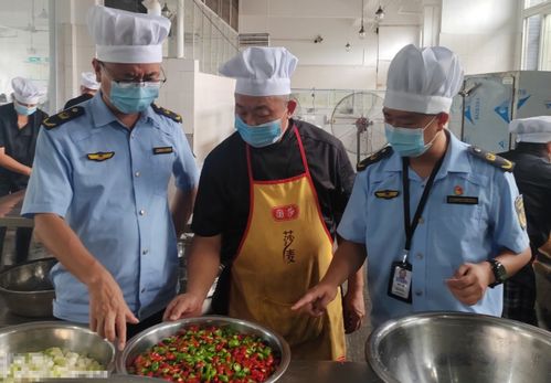 重慶市涪陵區(qū)龍橋街道市場(chǎng)監(jiān)管所 護(hù)航暑期安全，開(kāi)展夏令營(yíng)食品銷(xiāo)售專(zhuān)項(xiàng)檢查